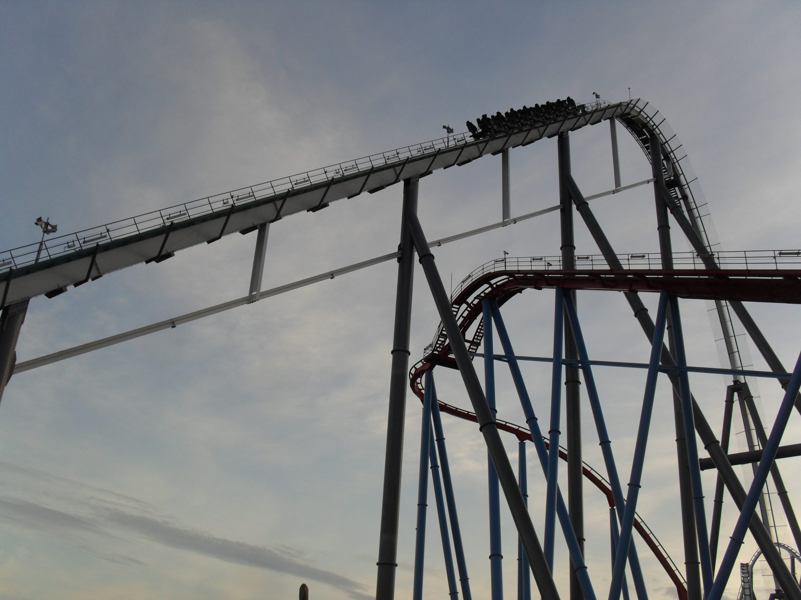 Le coaster Shambhala à PortAventura World